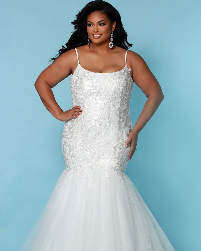 Front of a model wearing a size 16 Shantal Wedding Dress in Ivory by Sydney's Closet. | dia_product_style_image_id:286818